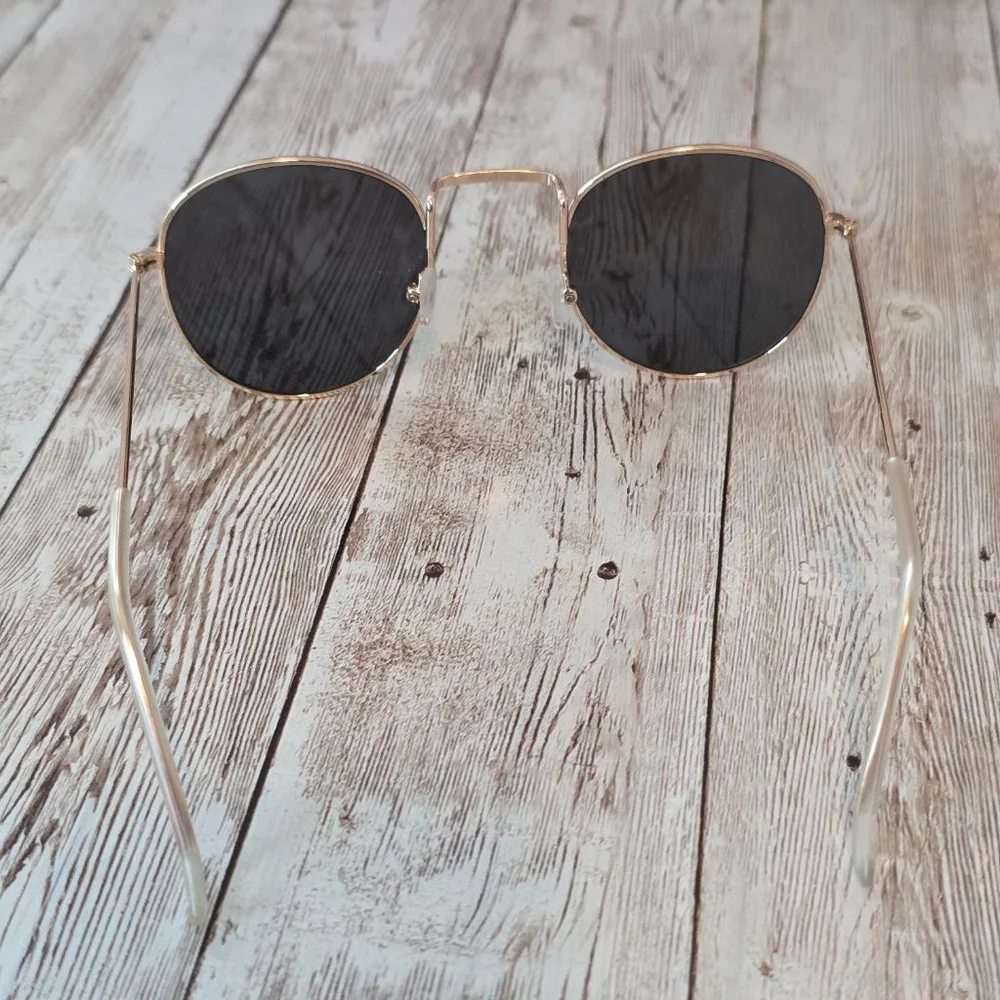 Women's Gold Round Sunglasses